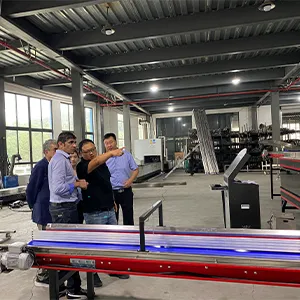 Productores de dátiles pakistaníes visitan para inspeccionar equipos de clasificación de dátiles