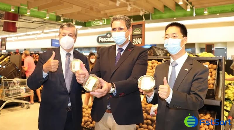 Celebrating-the-launch-of-Chinese-kiwifruit Celebrating-the-launch-of-Chinese-kiwifruit