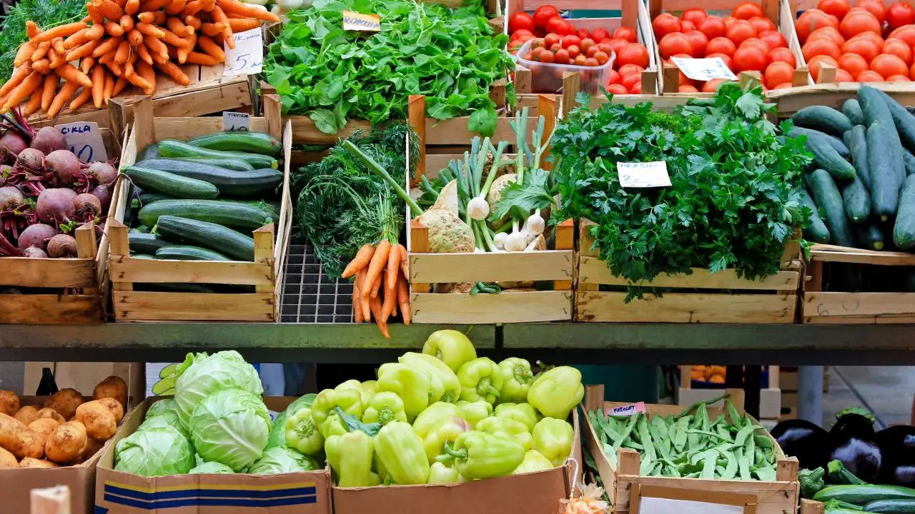 Why is demand for fresh fruits and vegetables stable in the European market