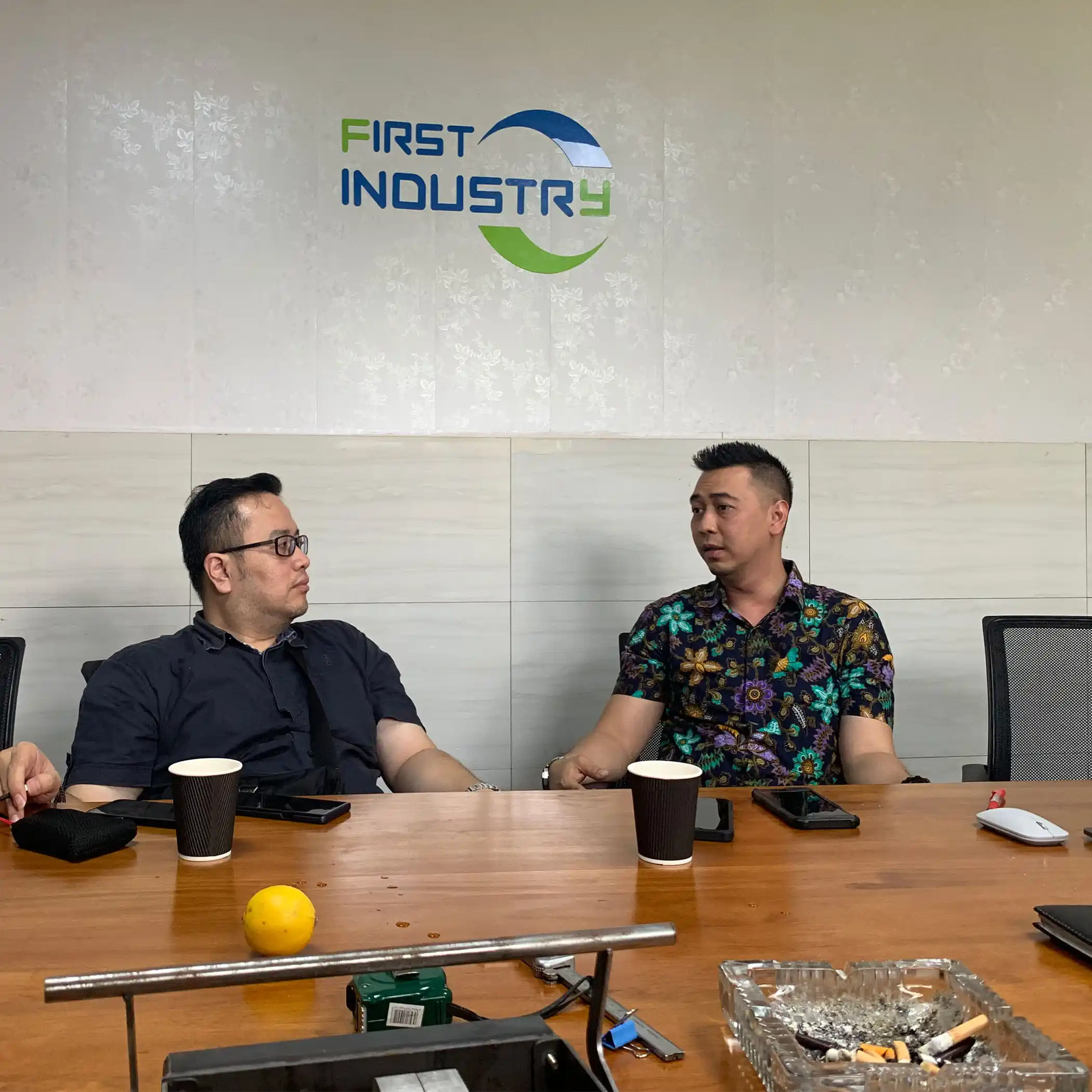 Indonesian customers come to our factory to test mangosteen grading and weighing packaging equipment